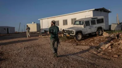 مستوطنون يهاجمون منازل فلسطينيين في الخليل بالضفة الغربية