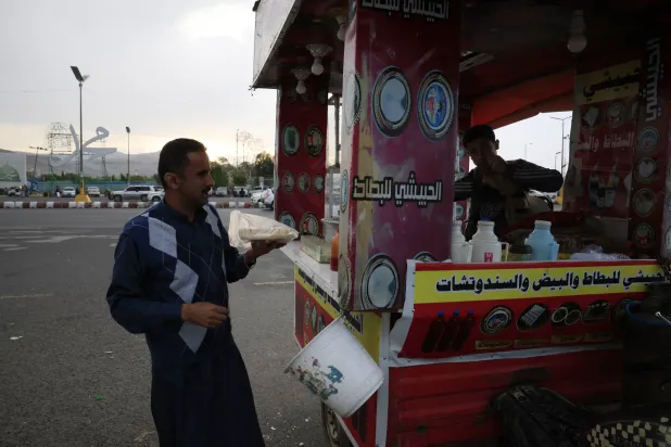 العمال في اليمن… بطالة قاسية ومعاناة لا تنتهي