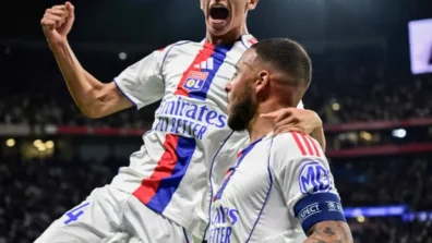 «الدوري الفرنسي»: أولمبيك ليون يعزّز فرصه ببطاقة الأبطال برباعية في رين