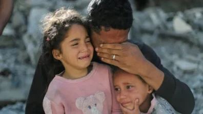قلق بين الغزيين من التلويح بالحرب ورفض «نزع السلاح»
