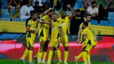 جوشوا كينغ لـ«الشرق الأوسط»: نترقب ديربي مثير بين الهلال والنصر