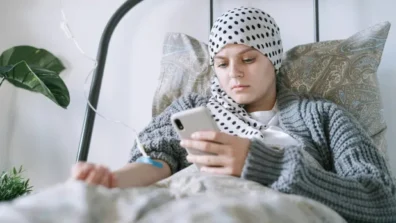 بين الصمت والكلام: كيف تتواصل بشكل صحيح مع مريض السرطان؟