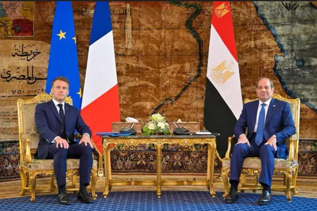 ماكرون إلى مصر… تعزيز الشراكة وبحث أزمات المنطقة