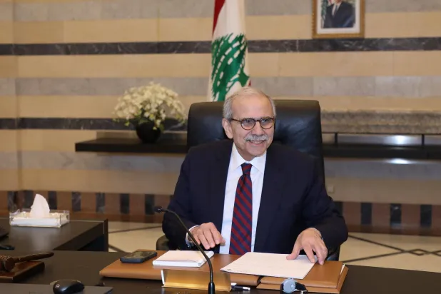 نواف سلام: إسرائيل تسيطر على 68 موقعاً في جنوب لبنان