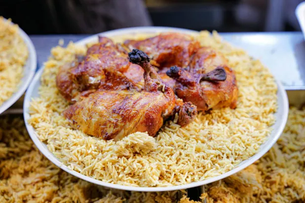 ماذا يفعل تناول الدجاج والأرز يومياً بعملية الأيض؟