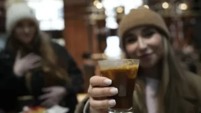 ماذا يحدث لجسمك عند التوقف المفاجئ عن شرب القهوة؟