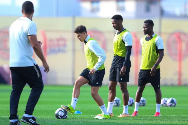 الدوري السعودي: ضمك والرياض في «مهمة بقاء»