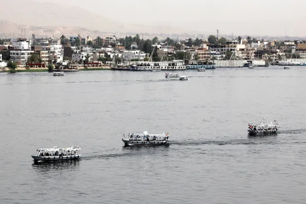 «فيتش» تُثبت تصنيف مصر الائتماني رغم تداعيات حرب إيران