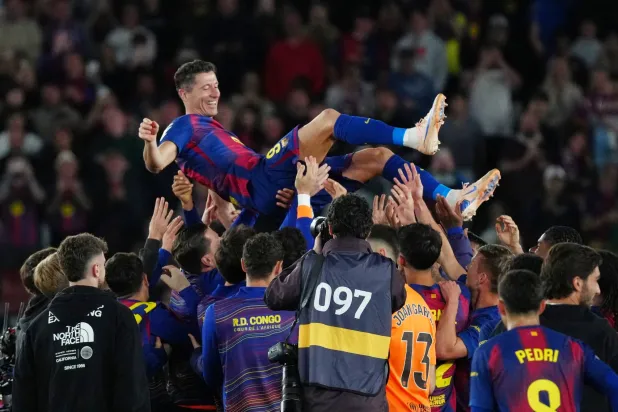 «لا ليغا»: برشلونة يقسو على بيتيس بثلاثية في وداعيّة ليفاندوفسكي