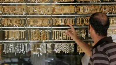 مشتريات «صيد الفرص» تقود استقرار الذهب فوق 4540 دولاراً