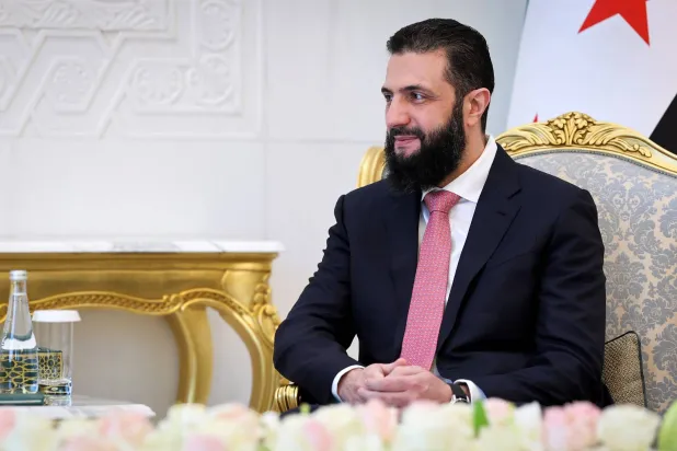 مرسوم للشرع يتشدد مع تهريب المخدرات والأسلحة و«البضائع الإسرائيلية»