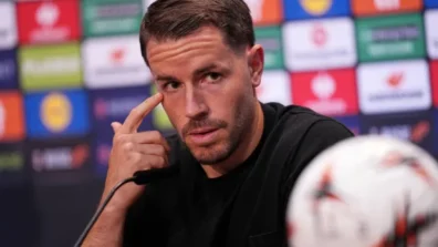جينتر قائد فرايبورغ يتسلح «بنصيحة ابنته» في نهائي الدوري الأوروبي