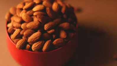 أطعمة يُنصح بتناولها بعد الأربعين لإطالة العمر