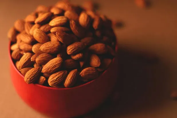 أطعمة يُنصح بتناولها بعد الأربعين لإطالة العمر