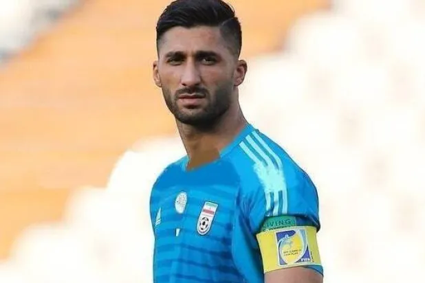 سجن الحارس السابق لمنتخب إيران بسبب منشور ضد خامنئي