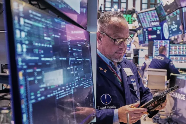 سيولة الأسهم العالمية تتراجع بـ6 مليارات دولار تحت ضغط عوائد السندات