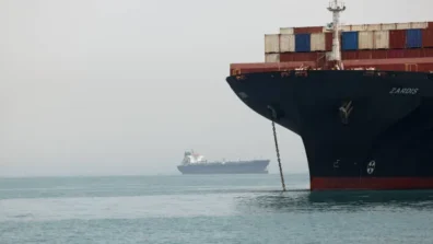 تشديد إغلاق مضيق هرمز يعمق معاناة البحارة العالقين