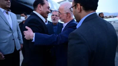 قائد الجيش الباكستاني يجتمع مع وزير خارجية إيران في طهران