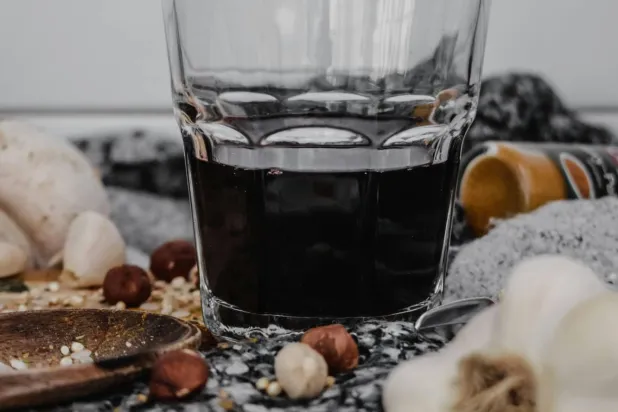 الثوم والكركديه: هل يُخفضان ضغط الدم عند تناولهما معاً؟