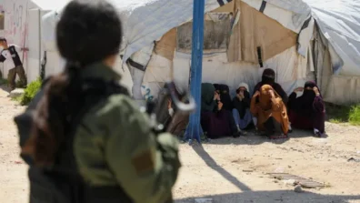 سوريا: المجموعة الأخيرة من النساء والأطفال الأستراليين تُغادر مخيم روج