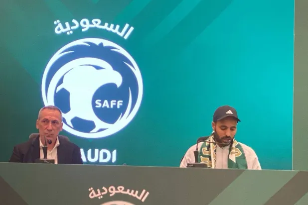 دونيس يكشف قائمة السعودية لكأس العالم… 30 لاعباً والفرج يغيب