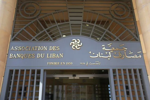 لا انقطاع بصرف الحصص الدولارية للمودعين في بنوك لبنان
