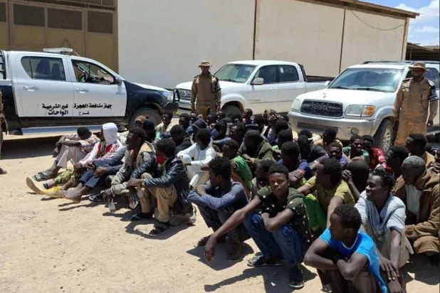 عطش وتيه وموت… تفاصيل رحلة 52 «مهاجراً» من تشاد إلى ليبيا