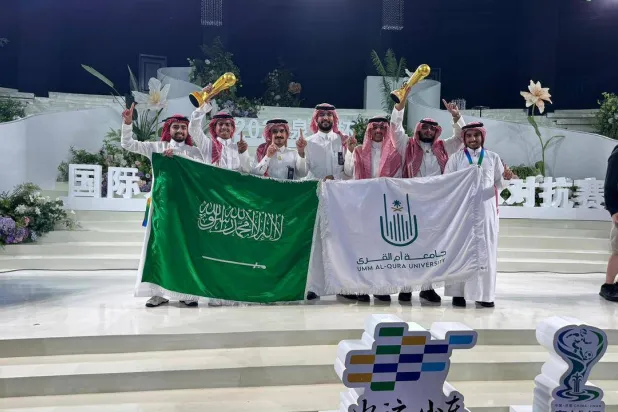 «أم القرى» تتصدر بطولة العالم للروبوتات البشرية لكرة القدم