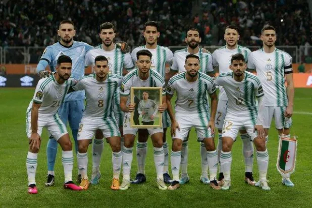منتخب الجزائر يفتح تدريباته أمام الجماهير قبل سفره للمونديال