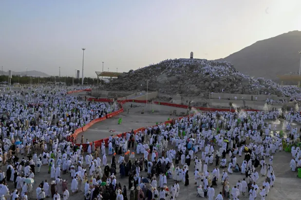 ضيوف الرحمن ينفرون إلى مزدلفة بسلام