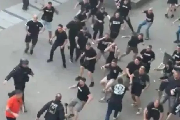 اشتباكات بين جماهير كريستال بالاس ورايو فاييكانو في لايبزيغ
