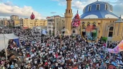 المصريون يحتفلون بالعيد في الشواطئ والحدائق