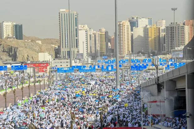 ضيوف الرحمن يستقرون في منى ويستقبلون أيام التشريق