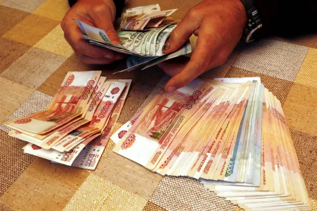 صعود الروبل لأعلى مستوى في 3 سنوات يضغط على الاقتصاد الروسي