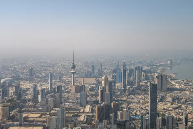 الجيش الكويتي يتصدى لهجمات صاروخية وطائرات مسيرة