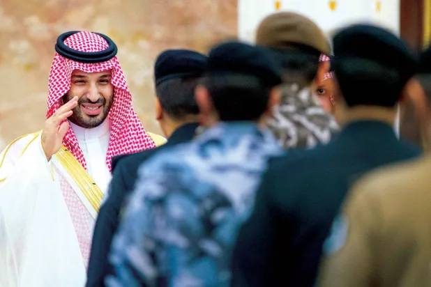 ولي العهد السعودي: جهود الدفاع تجلّت في أزمة المنطقة