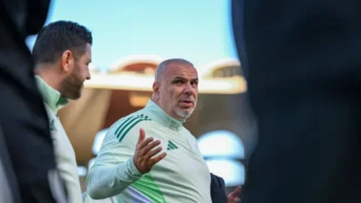 منتخب الإمارات يقيل مدربه الروماني أولاريو كوزمين