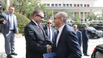 وزير جزائري يبحث في فرنسا «أزمة المعارضين» و«أموال الفساد»