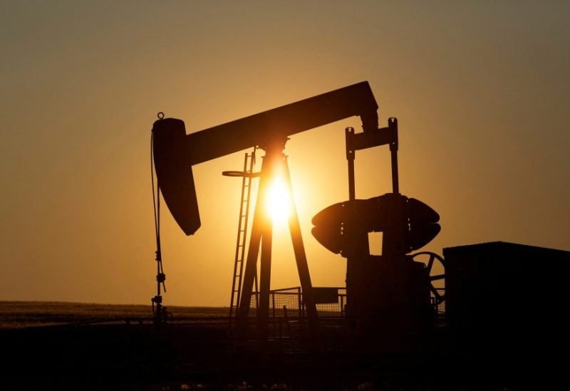 النفط يهبط بأكثر من 1% مع ترقب اتفاق بين أمريكا وإيران