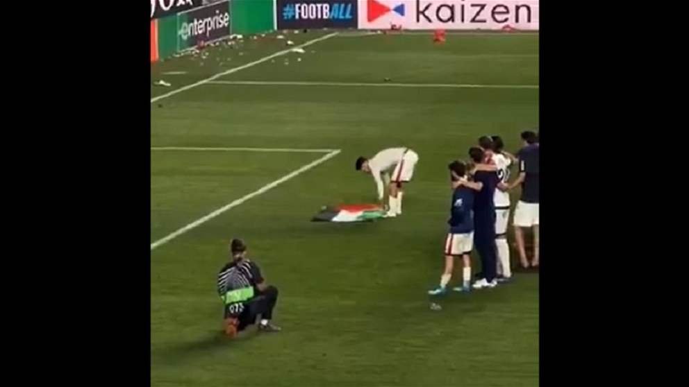 فيديو – لاعبو فاييكانو يحتفون بالنصر مع علم فلسطين