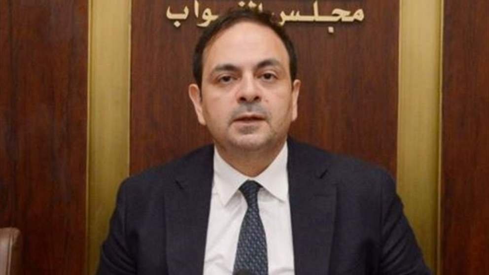 ناصر: ارفعوا يدكم عن الطائفة العلوية