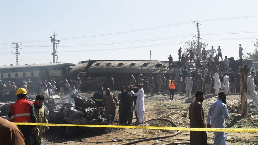 مسؤول محلي: 24 قتيلا على الأقل بتفجير قطار يقل عسكريين في جنوب غرب باكستان