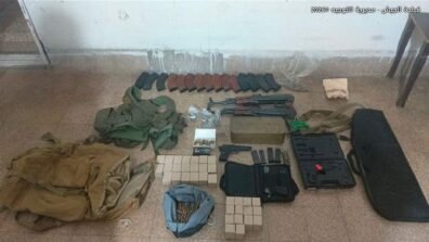الجيش: توقيف 3 مواطنين لحيازتهم أسلحة وذخائر حربية وآخر لإقدامه على إشهار مسدس على دورية أثناء مواكبتها قافلة مساعدات