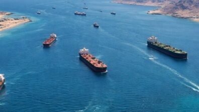 سفينتان محملتان بالنفط والغاز الطبيعي تغادران مضيق هرمز إلى باكستان والصين