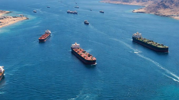 سفينتان محملتان بالنفط والغاز الطبيعي تغادران مضيق هرمز إلى باكستان والصين