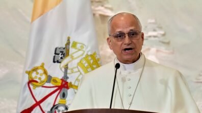 البابا يحذّر من "إله جديد" تصنعه شركات الذكاء الاصطناعي