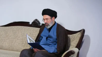 إصابة خامنئي في الغارات.. ووزارة الصحة توضح حالته