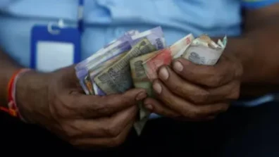 الروبية الهندية تواجه شبح التراجع القياسي… والمستثمرون يترقبون تحرك «المركزي»