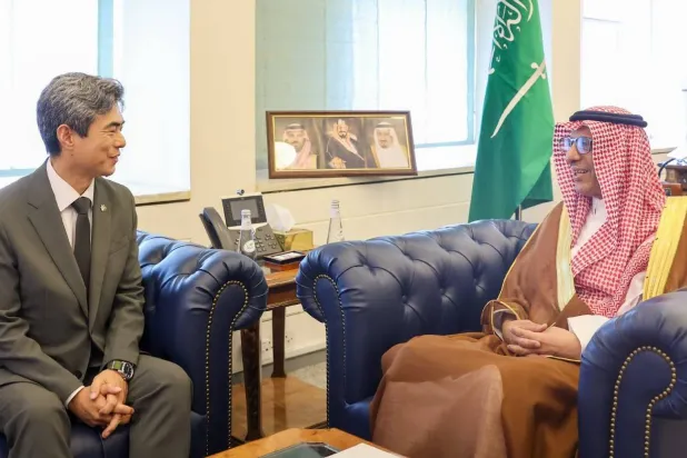 وزير الخارجية السعودي يتلقى رسالة من نظيره الكوري الجنوبي
