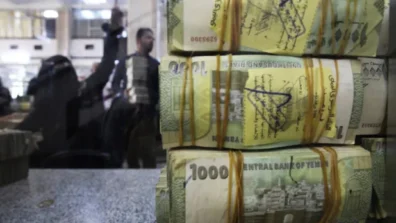 السيولة المفقودة تربك الاقتصاد اليمني وتعمّق أزماته